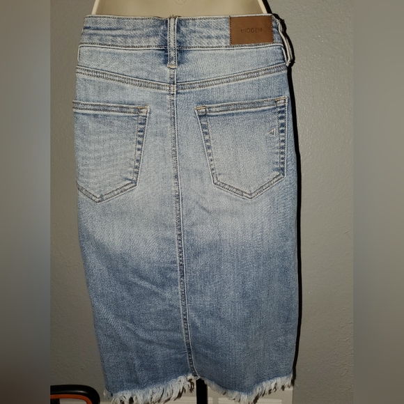 HIDDEN distressed denim skirt - Picture 7 of 11